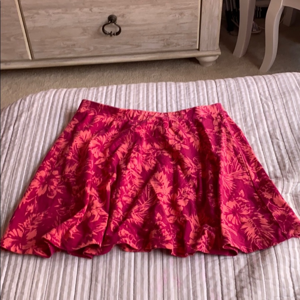 Mini skirt with hawaiian pattern